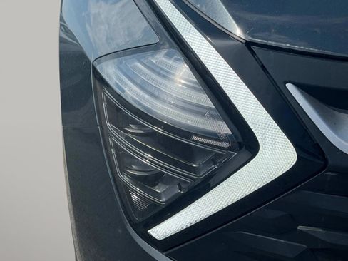 New 2025 Kia Sportage LX FWD image 9