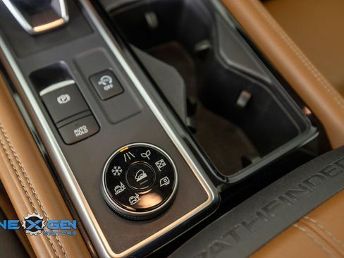Used 2022 Nissan Pathfinder Platinum AWD/4WD image 24