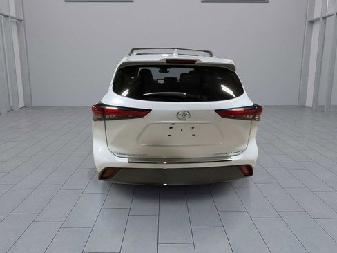 Used 2023 Toyota Highlander Limited AWD/4WD image 7