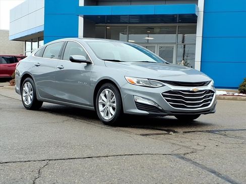 Used 2024 Chevrolet Malibu LT image 2