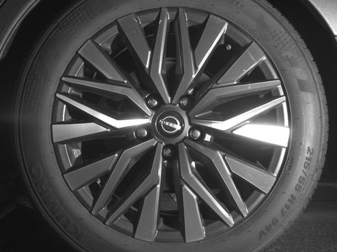 Used 2025 Nissan Altima 2.5 SV FWD image 14