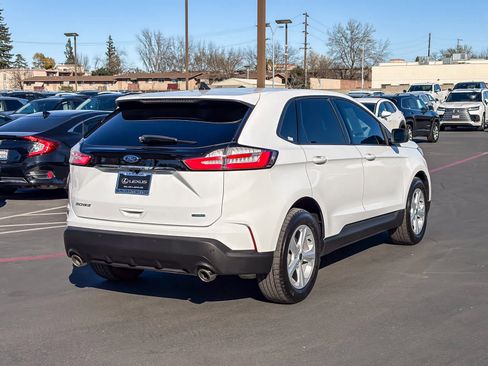 Used 2020 Ford Edge SE image 4