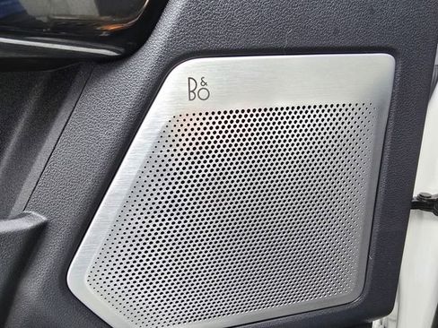 Used 2023 Ford F150 Lightning Platinum image 27