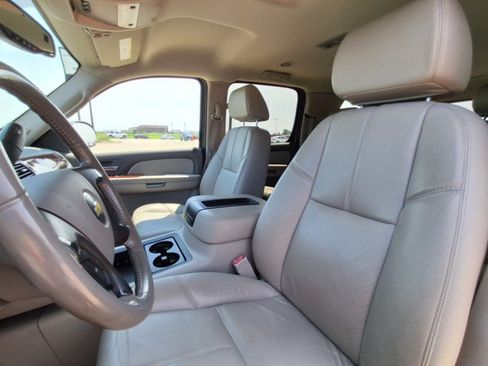 Used 2008 Chevrolet Suburban LT w/ LT Preferred Equipment Group AWD/4WD image 11
