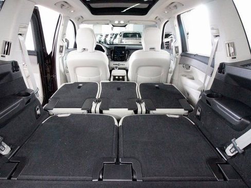 Used 2025 Volvo XC90 B6 Ultra w/ Protection Package image 32