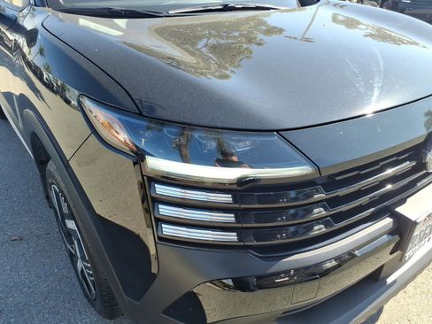 Certified 2025 Nissan Kicks SV w/ Charging Package image 4