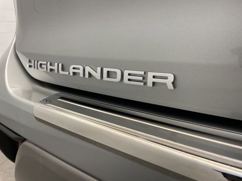 Used 2022 Toyota Highlander Platinum image 8