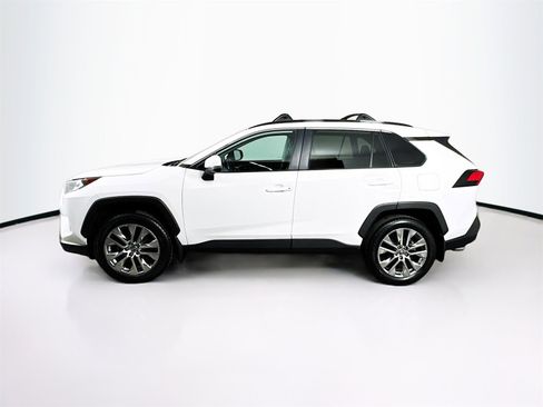 Certified 2020 Toyota RAV4 XLE Premium image 4