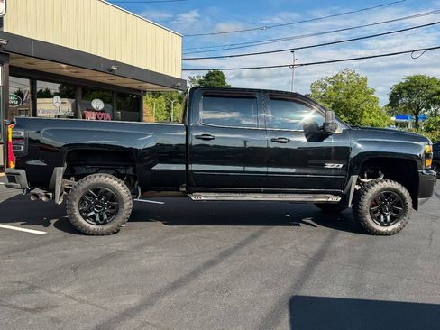 Used 2018 Chevrolet Silverado 2500 LT w/ Midnight Edition AWD/4WD image 3