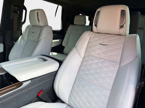 Used 2026 Cadillac Escalade Platinum Sport w/ LPO, ONYX Package AWD/4WD image 43