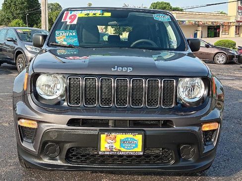 Used 2019 Jeep Renegade Sport image 2