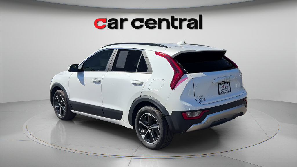 Used 2023 Kia Niro EX FWD image 3