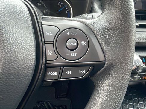 Used 2025 Toyota RAV4 XLE image 25