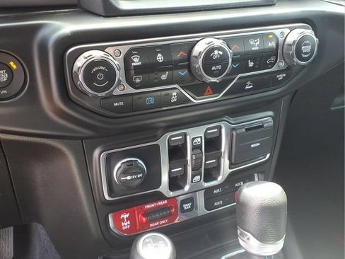 Used 2022 Jeep Wrangler Unlimited Rubicon 4xe w/ Cold Weather Group AWD/4WD image 9