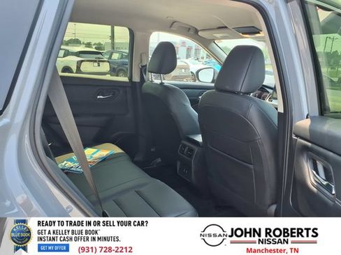 Certified 2025 Nissan Rogue SL FWD image 17