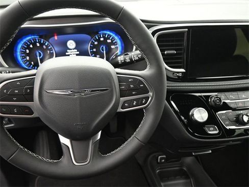 New 2026 Chrysler Pacifica Select image 39
