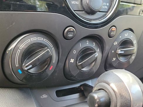 Used 2011 MAZDA MAZDA2 Touring FWD image 31