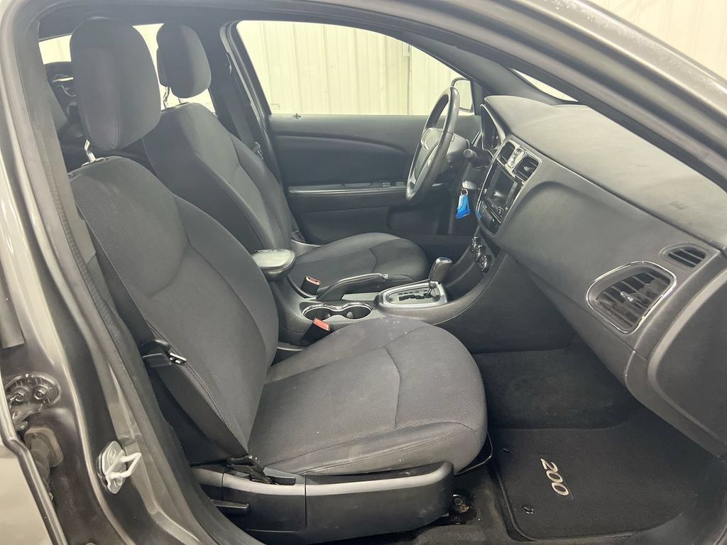 Used 2013 Chrysler 200 Touring FWD image 20