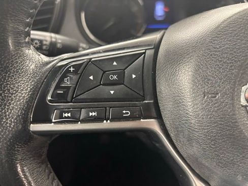 Used 2018 Nissan Rogue SL FWD image 29