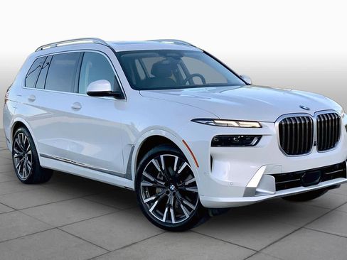 Used 2025 BMW X7 xDrive40i AWD/4WD image 3