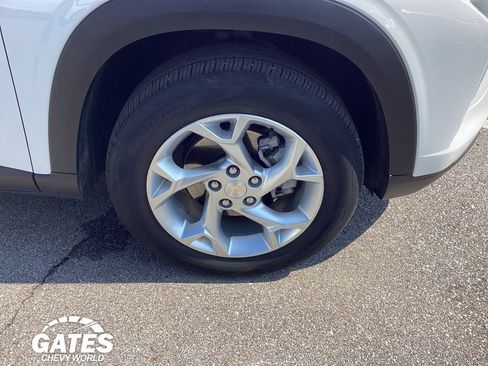 Used 2024 Chevrolet Trax LS w/ LS Convenience Package FWD image 28