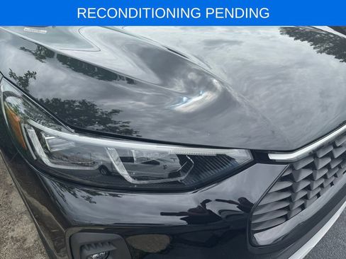 Used 2025 Ford Escape SE w/ PHEV Premium Package FWD image 5