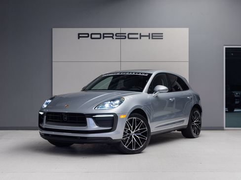 Certified 2026 Porsche Macan AWD/4WD image 1
