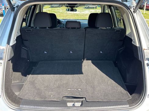 Used 2025 Nissan Rogue SV image 33