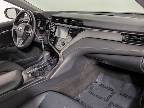 Used 2019 Toyota Camry SE FWD image 19