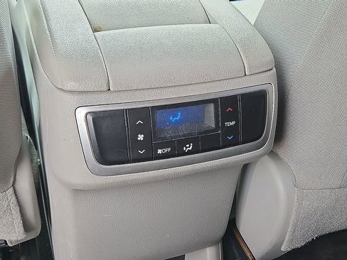 Used 2019 Toyota Highlander LE FWD image 14