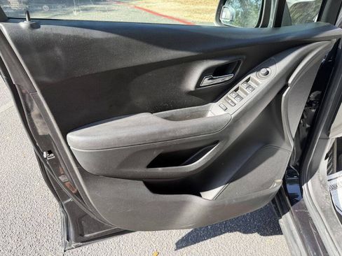 Used 2016 Chevrolet Trax LS FWD image 11