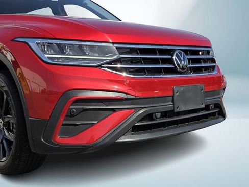 Certified 2023 Volkswagen Tiguan SE image 8