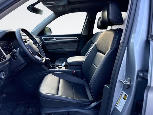 Used 2023 Volkswagen Atlas SE w/ Panoramic Sunroof Package AWD/4WD image 13