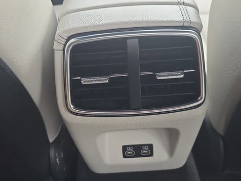 Used 2025 Genesis G70 2.5T image 14