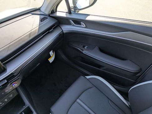 New 2025 Kia K5 LXS image 16