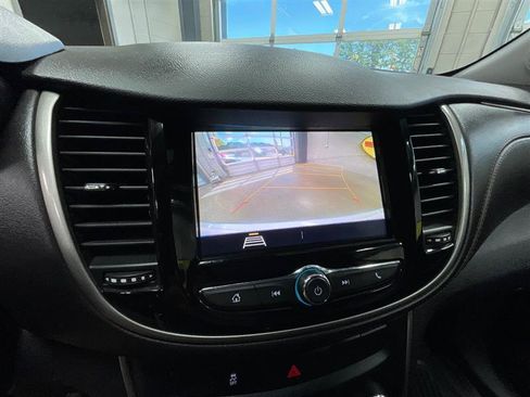 Used 2020 Chevrolet Trax LT AWD/4WD image 18
