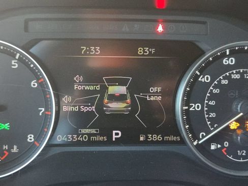 Used 2025 Mitsubishi Outlander SE FWD image 2