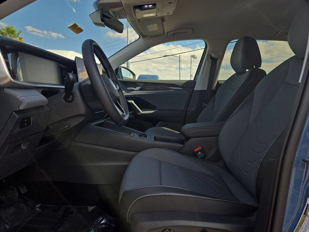 Used 2025 Volkswagen Tiguan SE FWD image 19