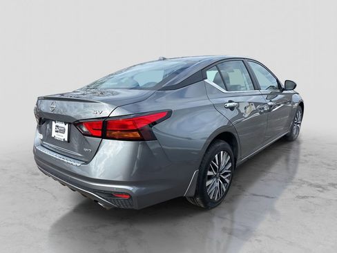 Used 2023 Nissan Altima 2.5 SV w/ SV Premium Package image 5
