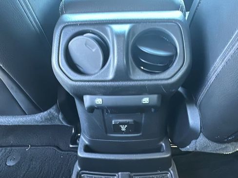Used 2022 Jeep Wrangler Unlimited Sahara image 28