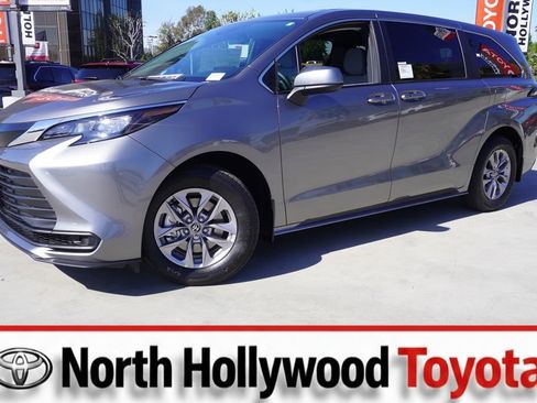 New 2026 Toyota Sienna LE image 1