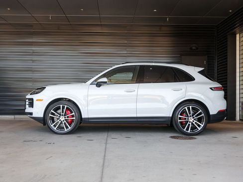 Certified 2024 Porsche Cayenne S image 2