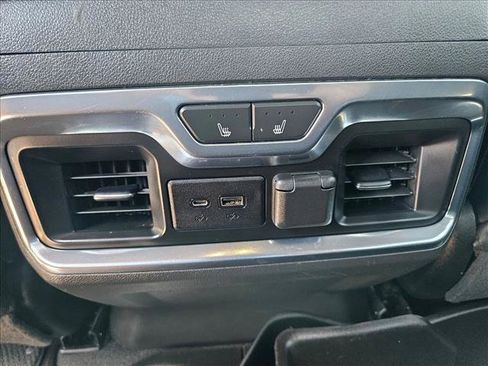 Used 2021 GMC Sierra 1500 AT4 w/ AT4 Value Package AWD/4WD image 17