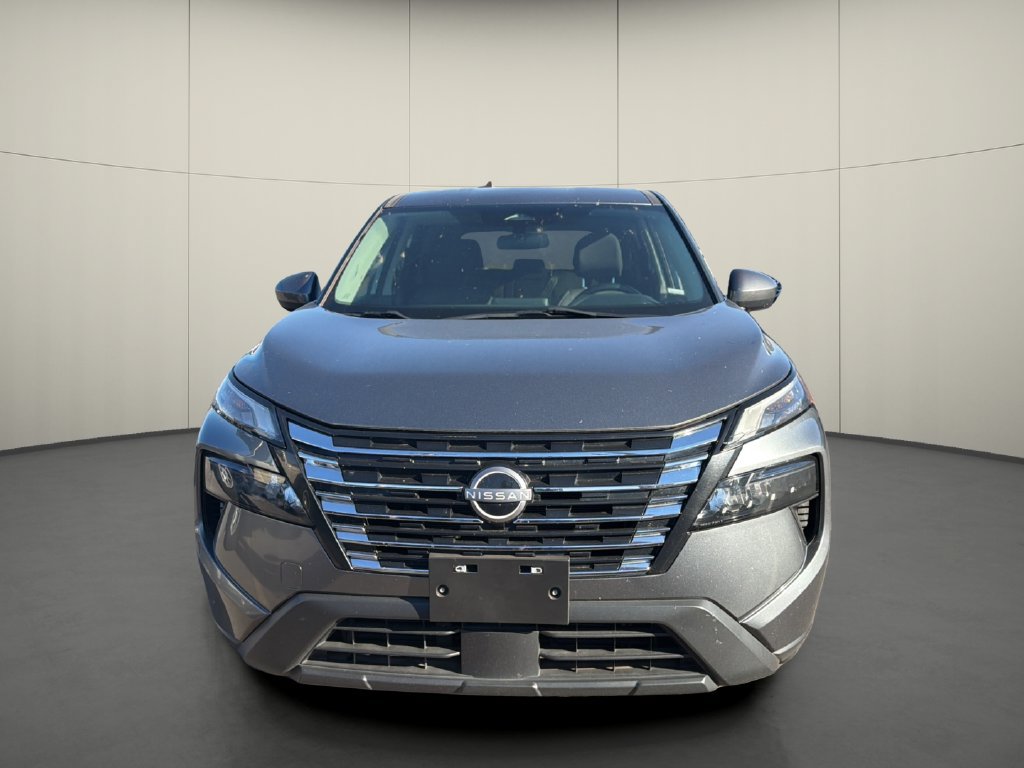 Used 2024 Nissan Rogue SV FWD image 2