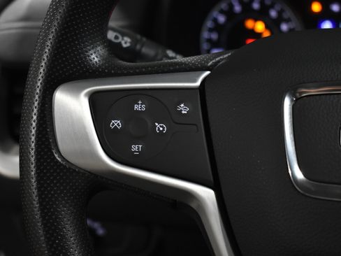 Used 2024 GMC Terrain SLE w/ Driver Convenience Package image 18