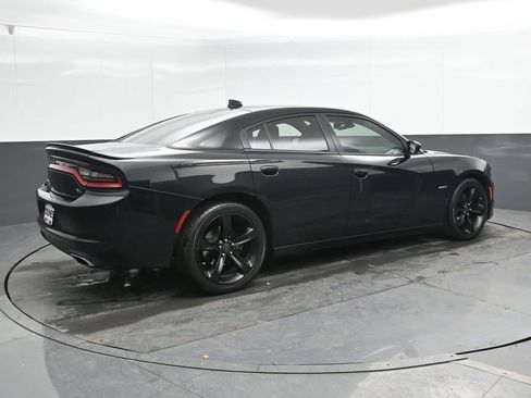 Used 2018 Dodge Charger R/T image 2