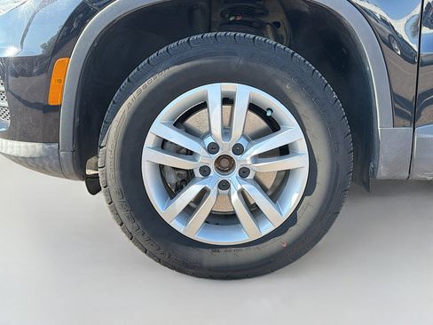 Used 2015 Volkswagen Tiguan S image 39