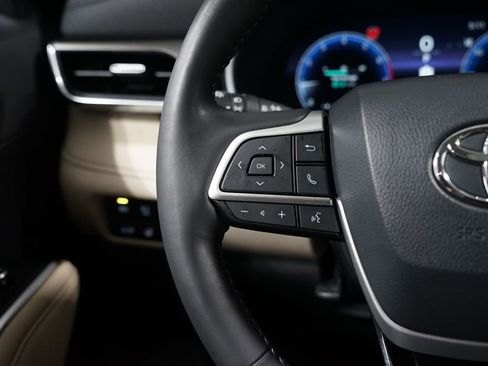 Used 2024 Toyota Highlander Limited image 14