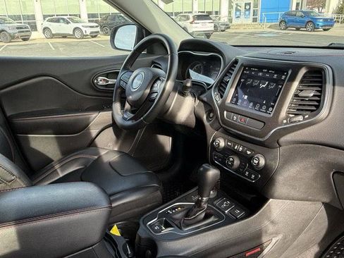 Used 2020 Jeep Cherokee Trailhawk image 33