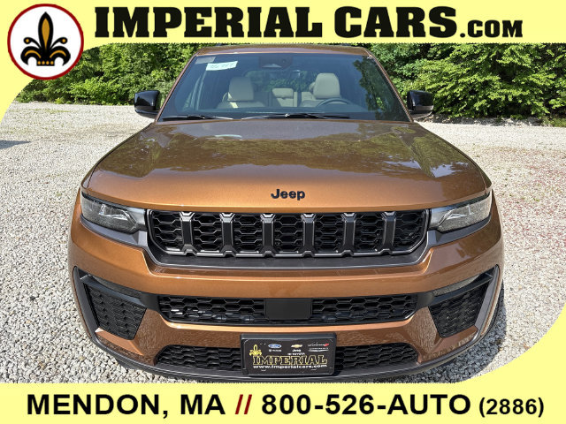 New 2026 Jeep Grand Cherokee Limited w/ Limited Altitude Package AWD/4WD image 4